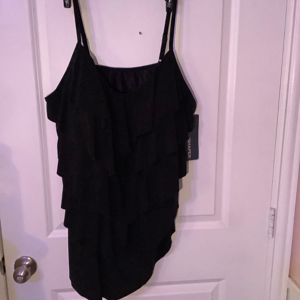 Trim shaper plus size black swim top 22 w